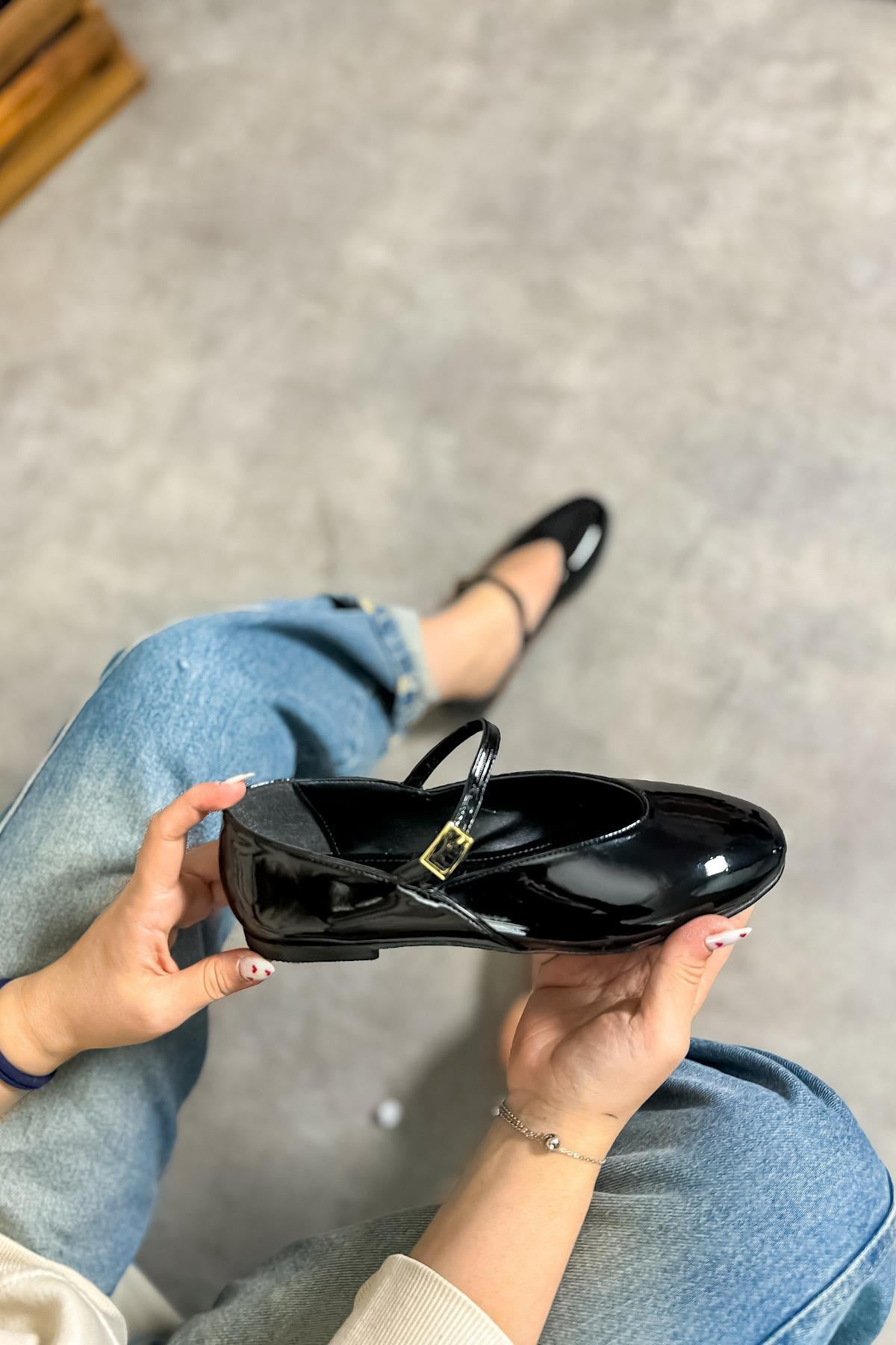 Rayn Siyah Rugan Kadın Babet