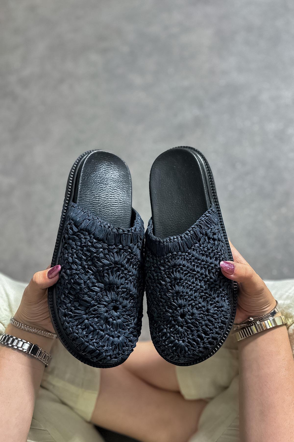 Tamar Siyah Hasır Örgü Detaylı Kadın Terlik