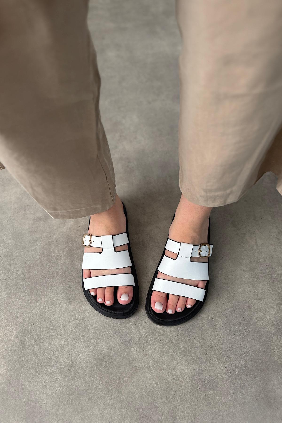 Zena Beyaz Kafes Detaylı Kadın Sandalet