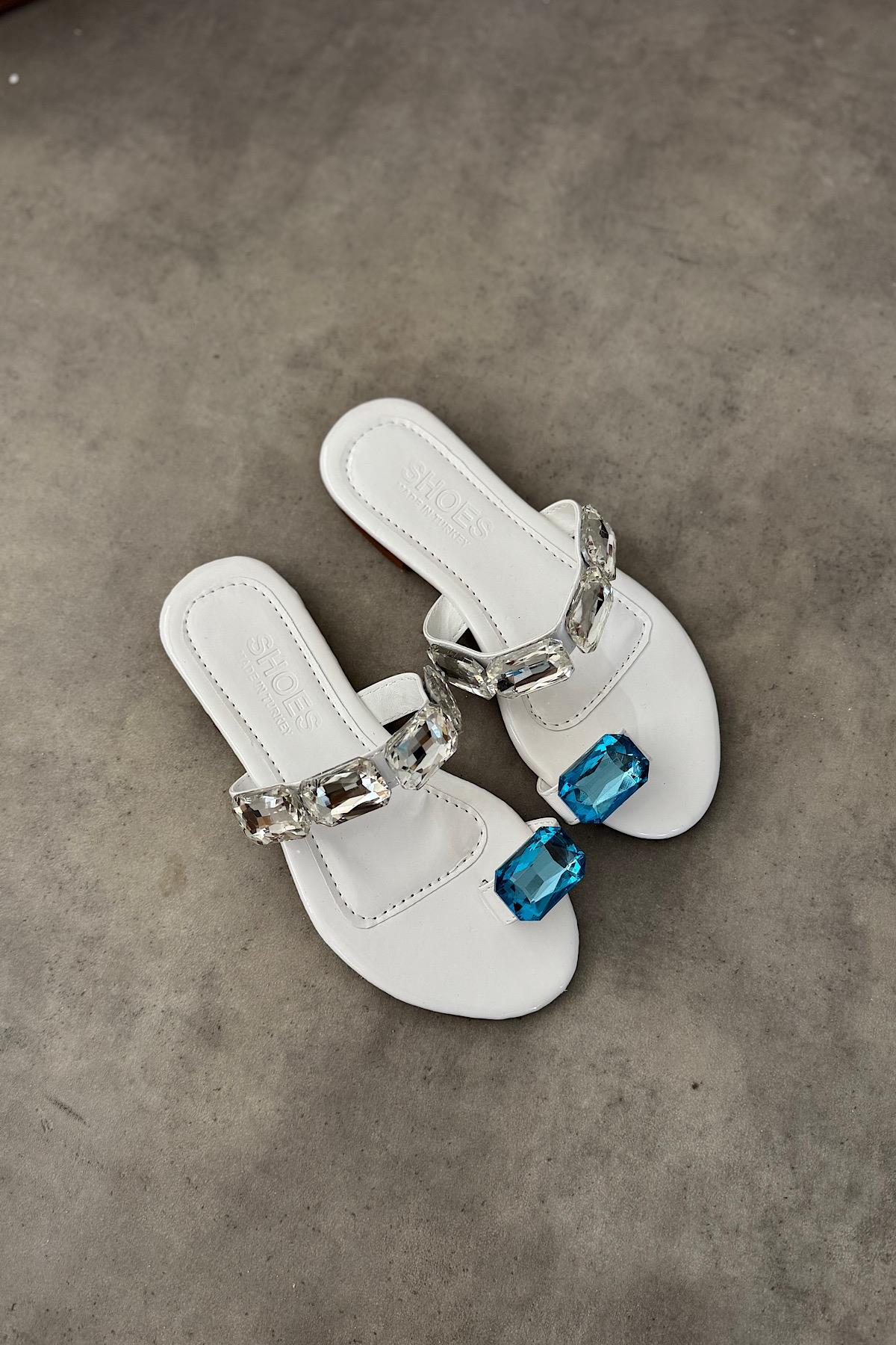 Zeyna Beyaz Tek Mavi Taş Detaylı Kadın Terlik