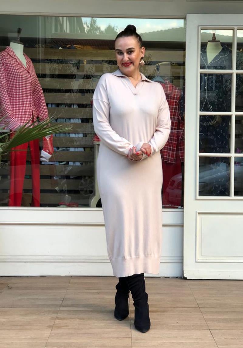 Yumoş Polo Yaka Yırtmaçlı Elbise