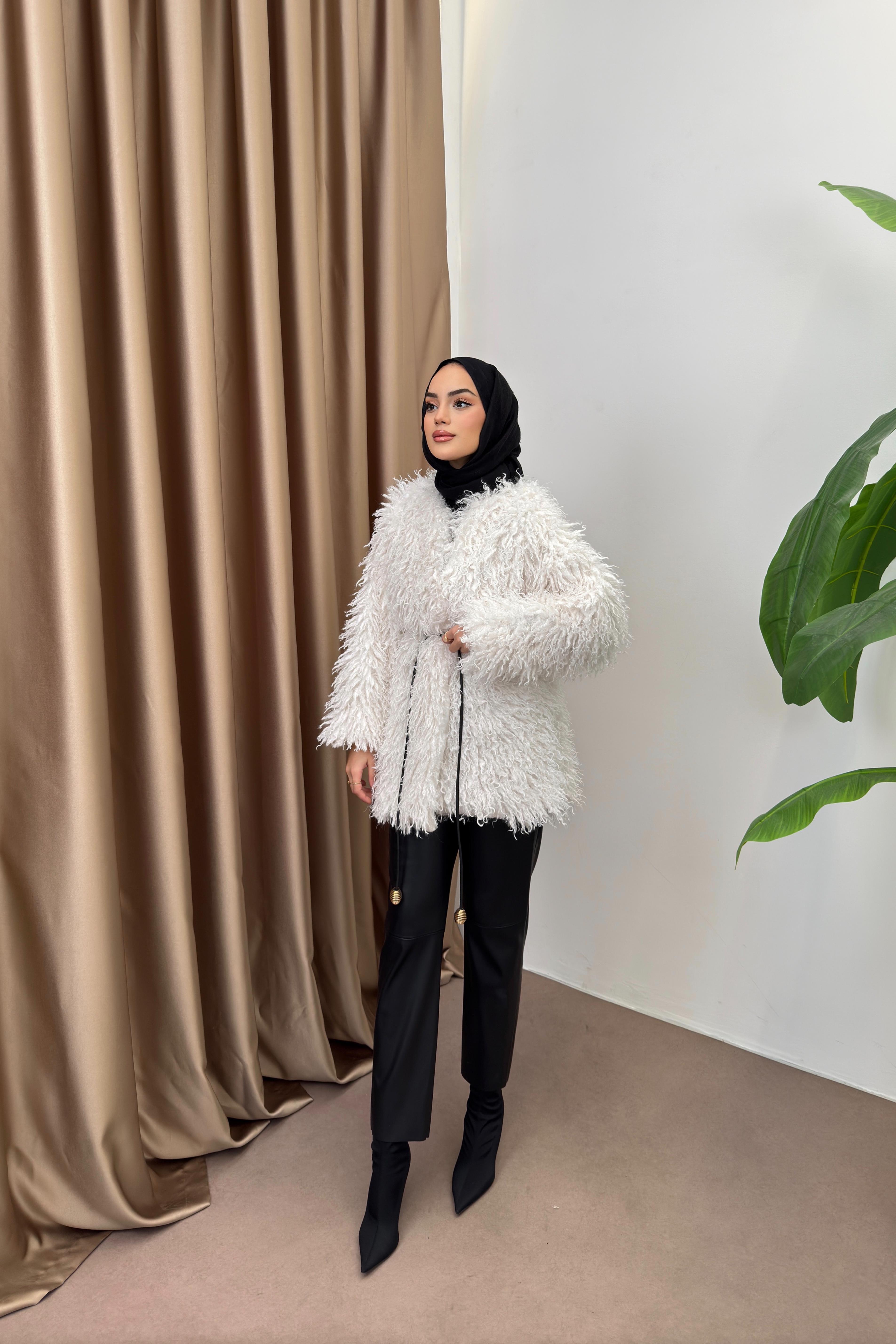 Kıvırcık Kuşaklı Peluş Kap - Ekru Kıvırcık Kuşaklı Peluş Kap - Ekru
