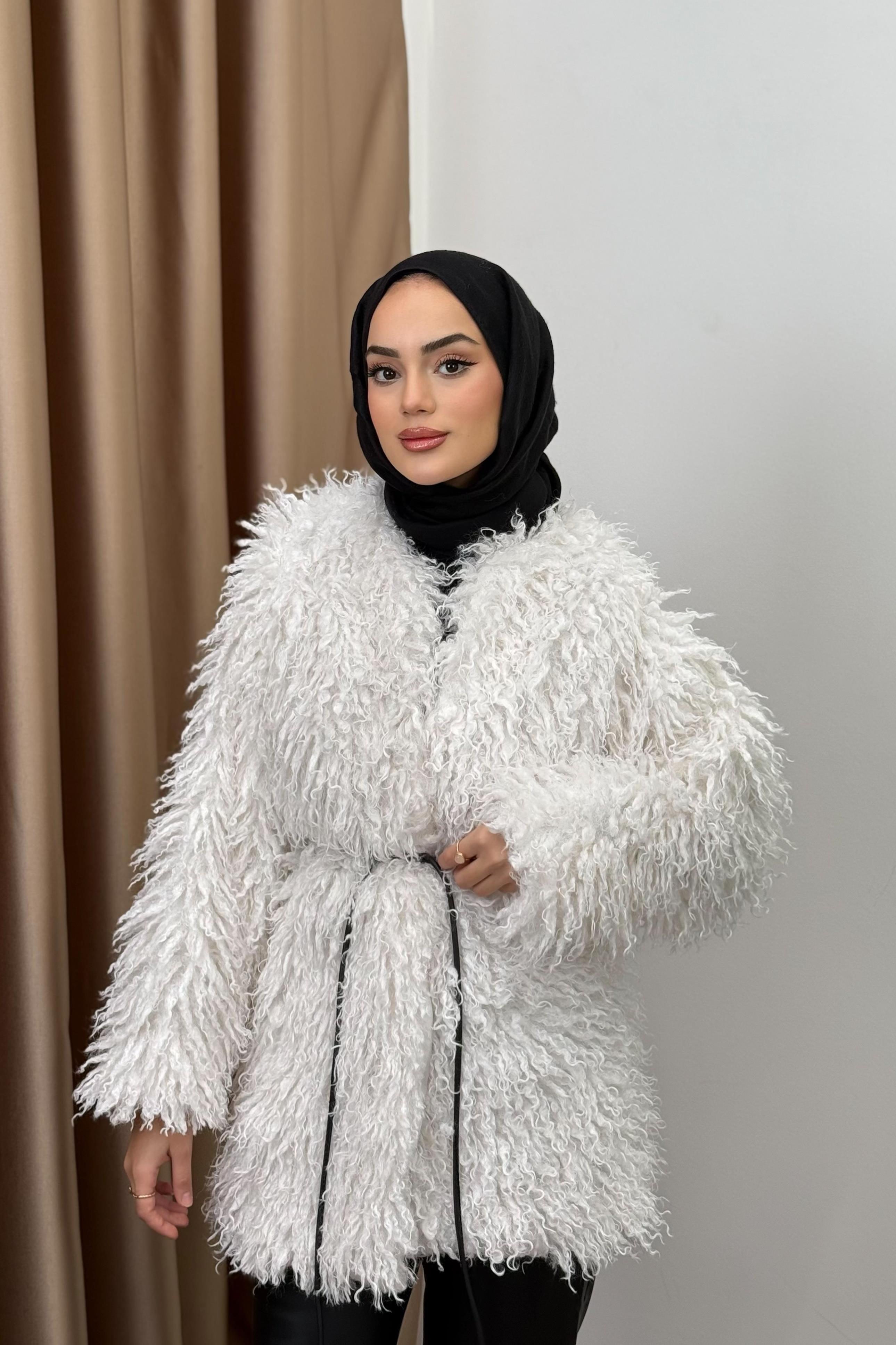 Kıvırcık Kuşaklı Peluş Kap - Ekru Kıvırcık Kuşaklı Peluş Kap - Ekru