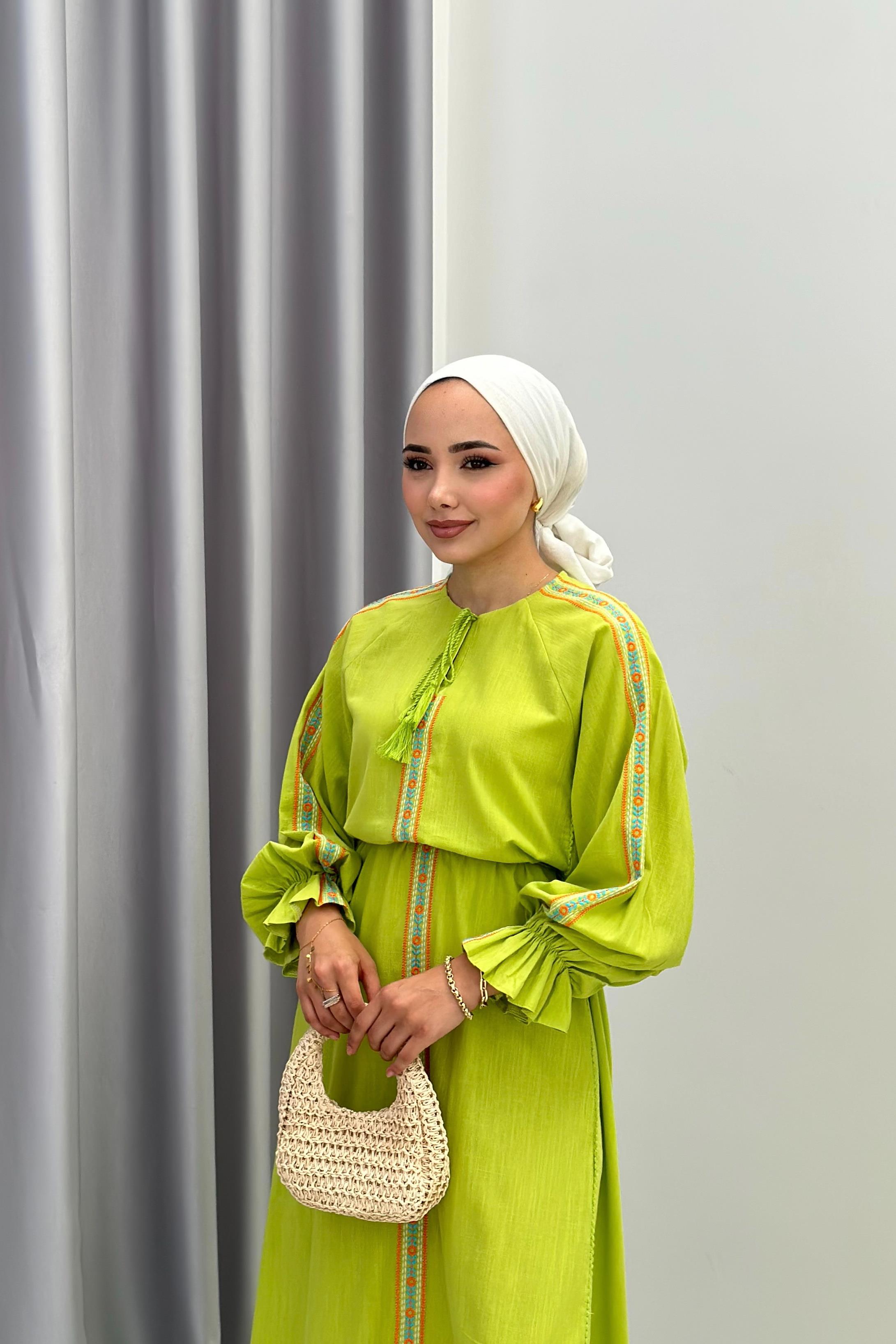 NAKIŞLI PÜSKÜLLÜ ELBİSE - YEŞİL NAKIŞLI PÜSKÜLLÜ ELBİSE - YEŞİL