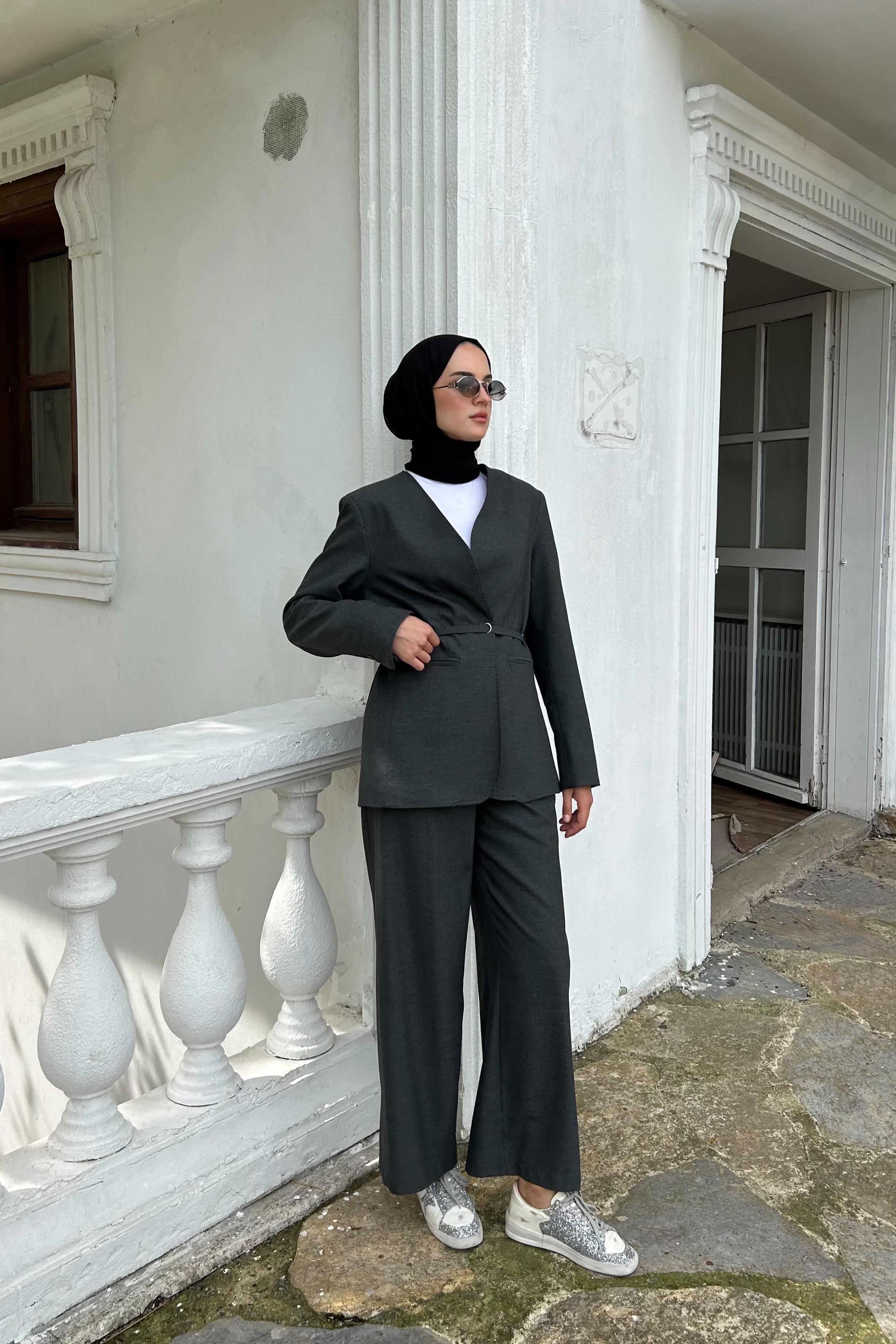 Kemerli Pantolonlu Takım - ANTRASİT Kemerli Pantolonlu Takım - ANTRASİT