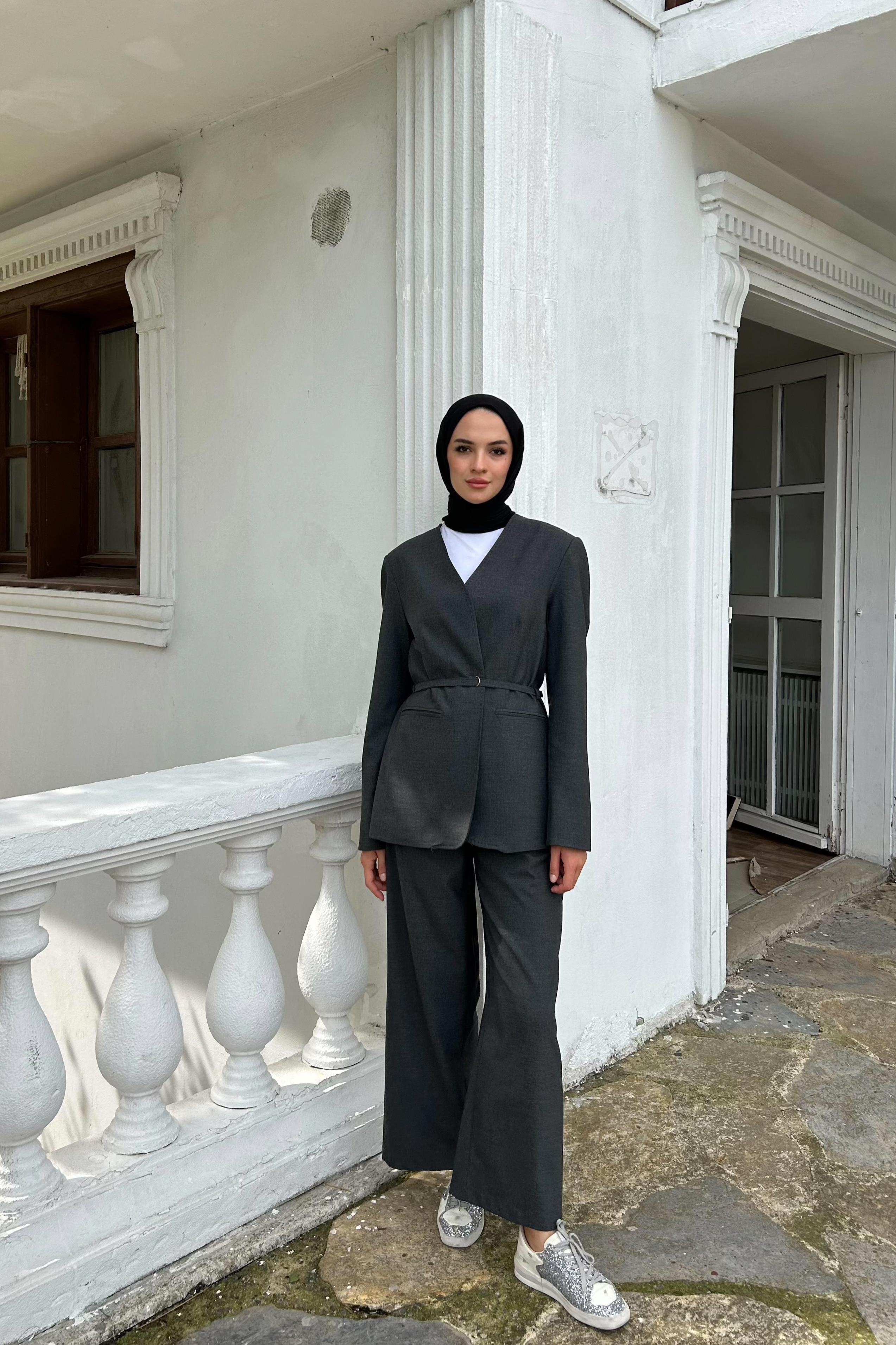 Kemerli Pantolonlu Takım - ANTRASİT Kemerli Pantolonlu Takım - ANTRASİT