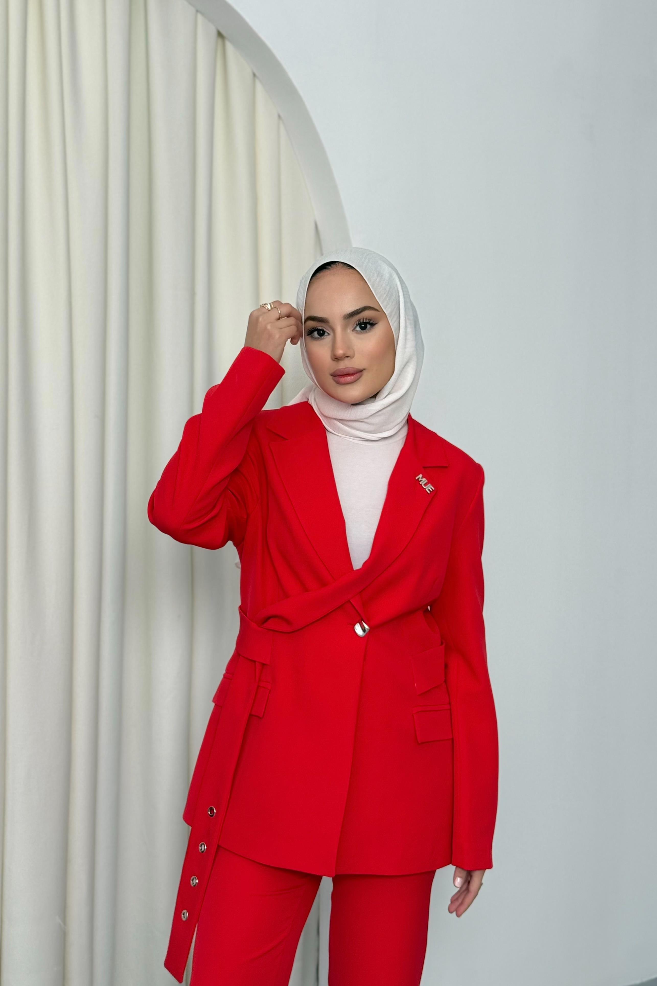 Tasarım Kruvaze Yakalı Takım - Kırmızı Tasarım Kruvaze Yakalı Takım - Kırmızı