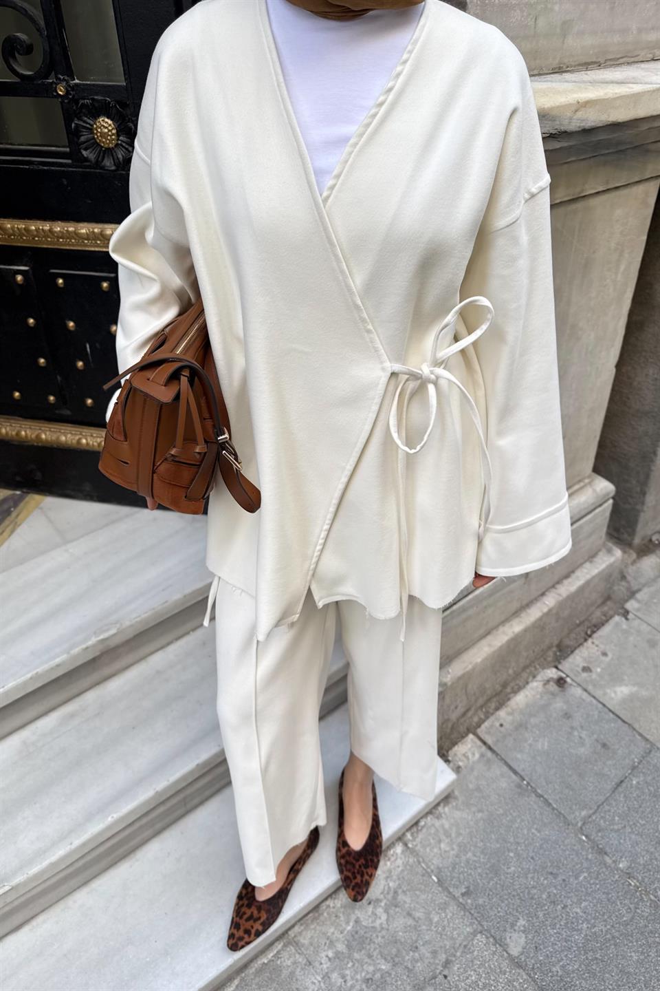 Bağlamalı Kaşe Takım - Ekru