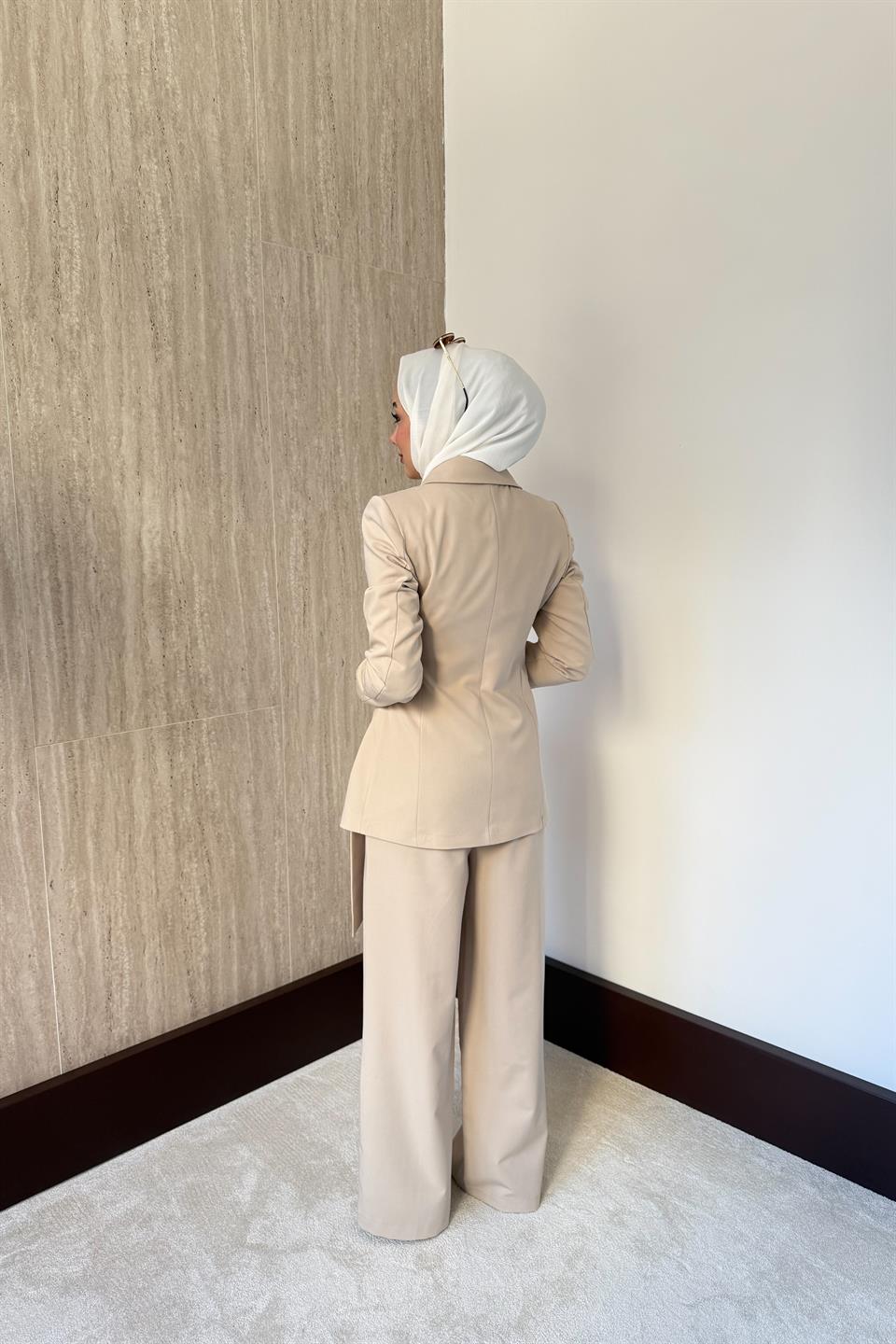 Belden Bağlamalı Pantolonlu Takım - Bej