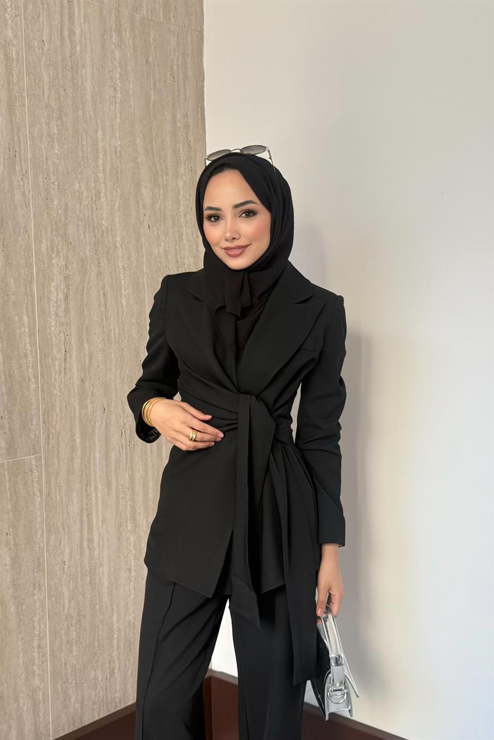 Belden Bağlamalı Pantolonlu Takım - Siyah