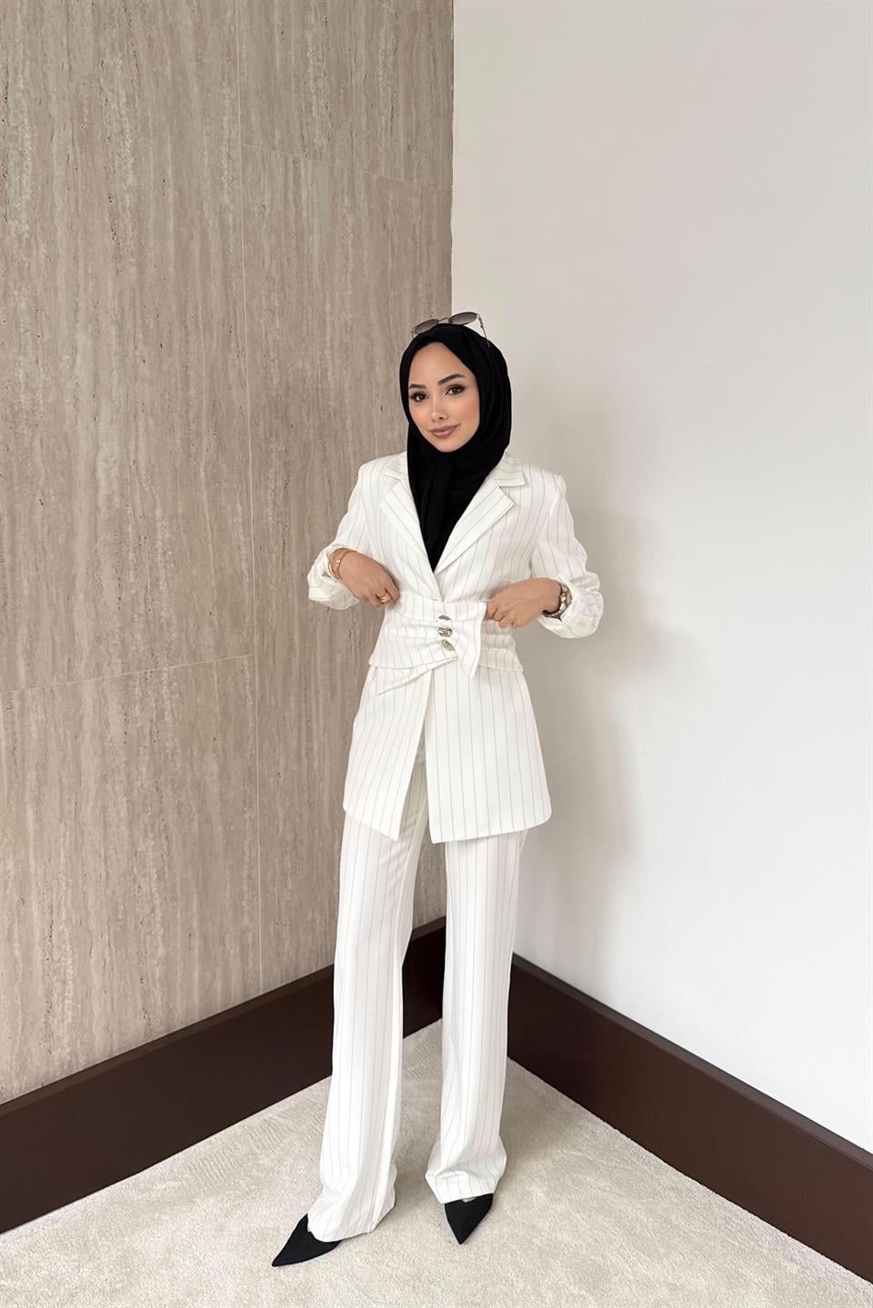 Belden Kemerli Çizgili Blazer Takım - Ekru