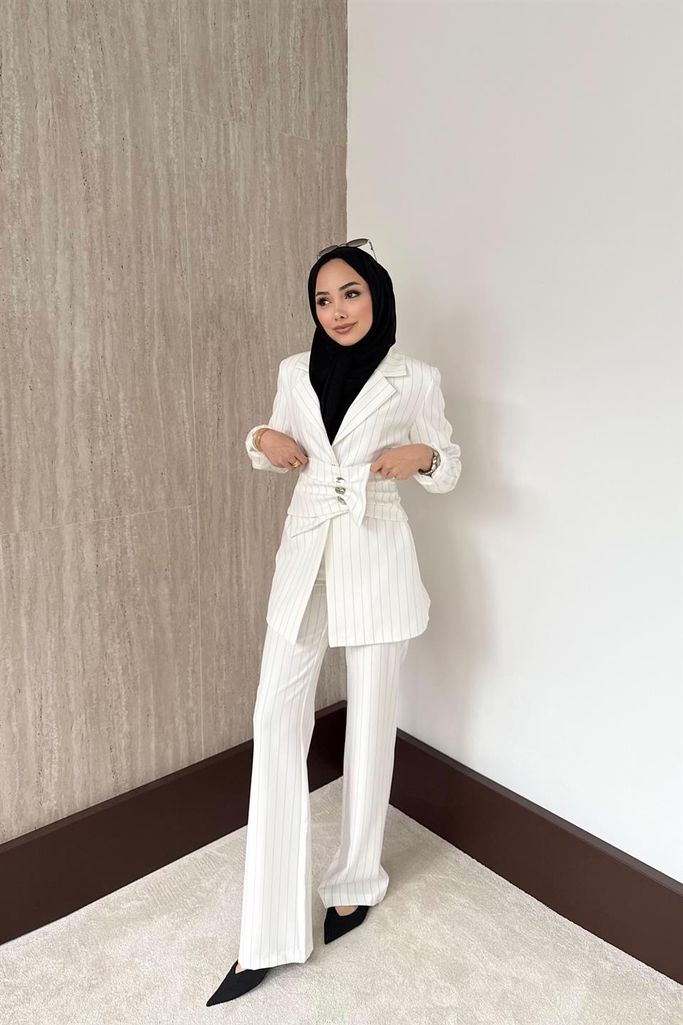 Belden Kemerli Çizgili Blazer Takım - Ekru
