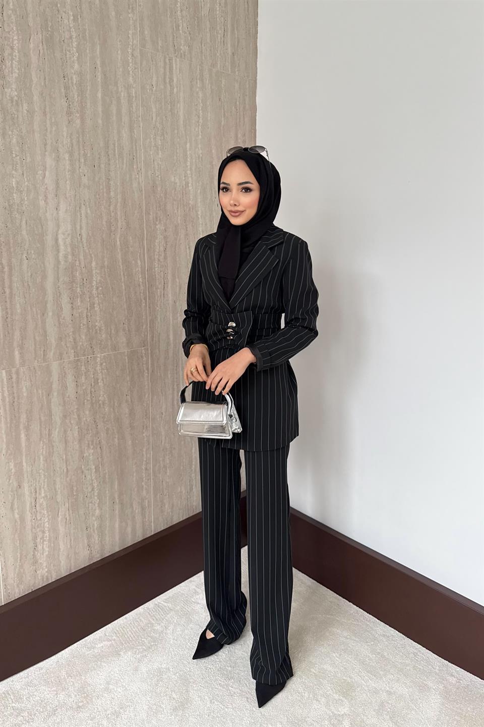 Belden Kemerli Çizgili Blazer Takım - Siyah