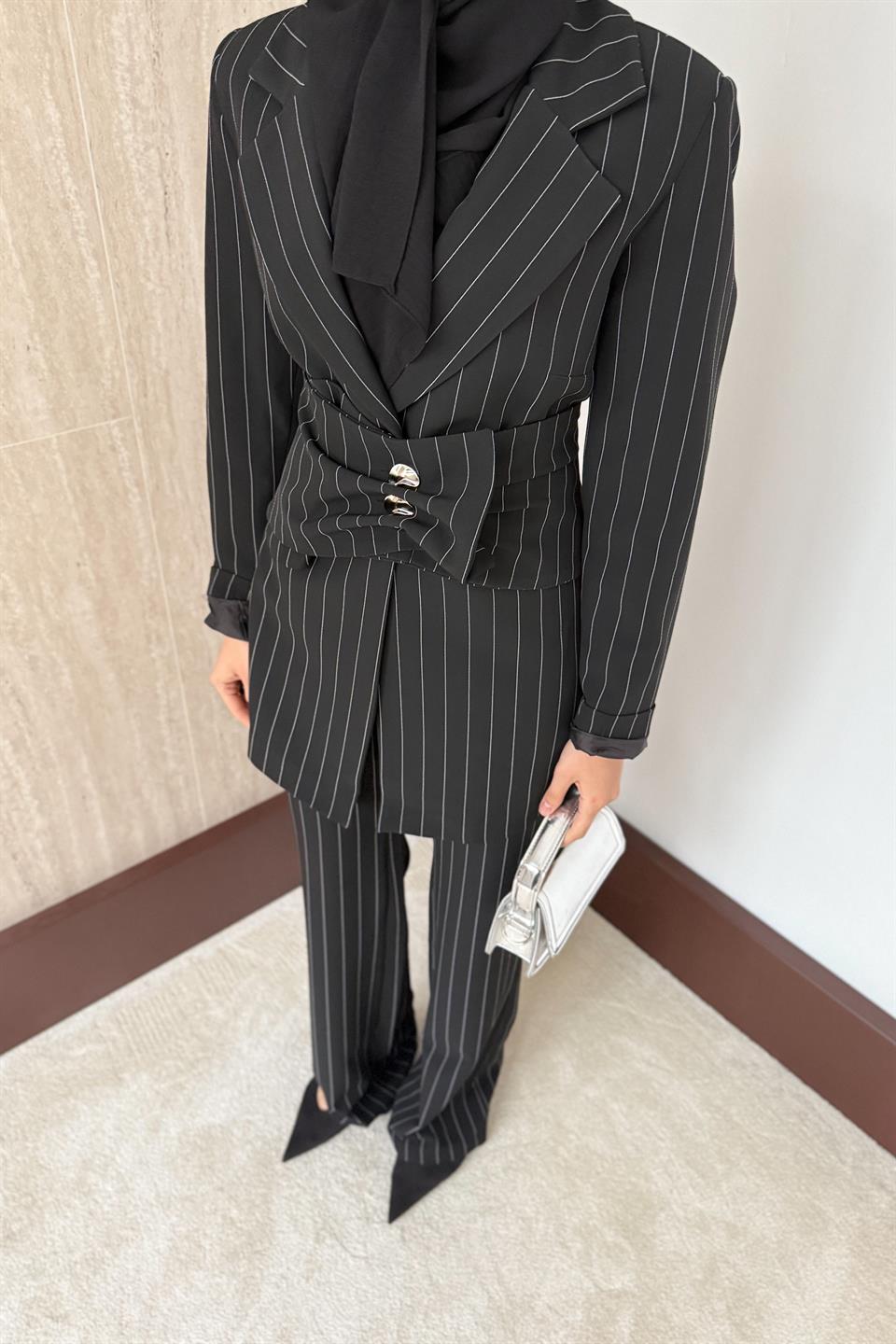 Belden Kemerli Çizgili Blazer Takım - Siyah