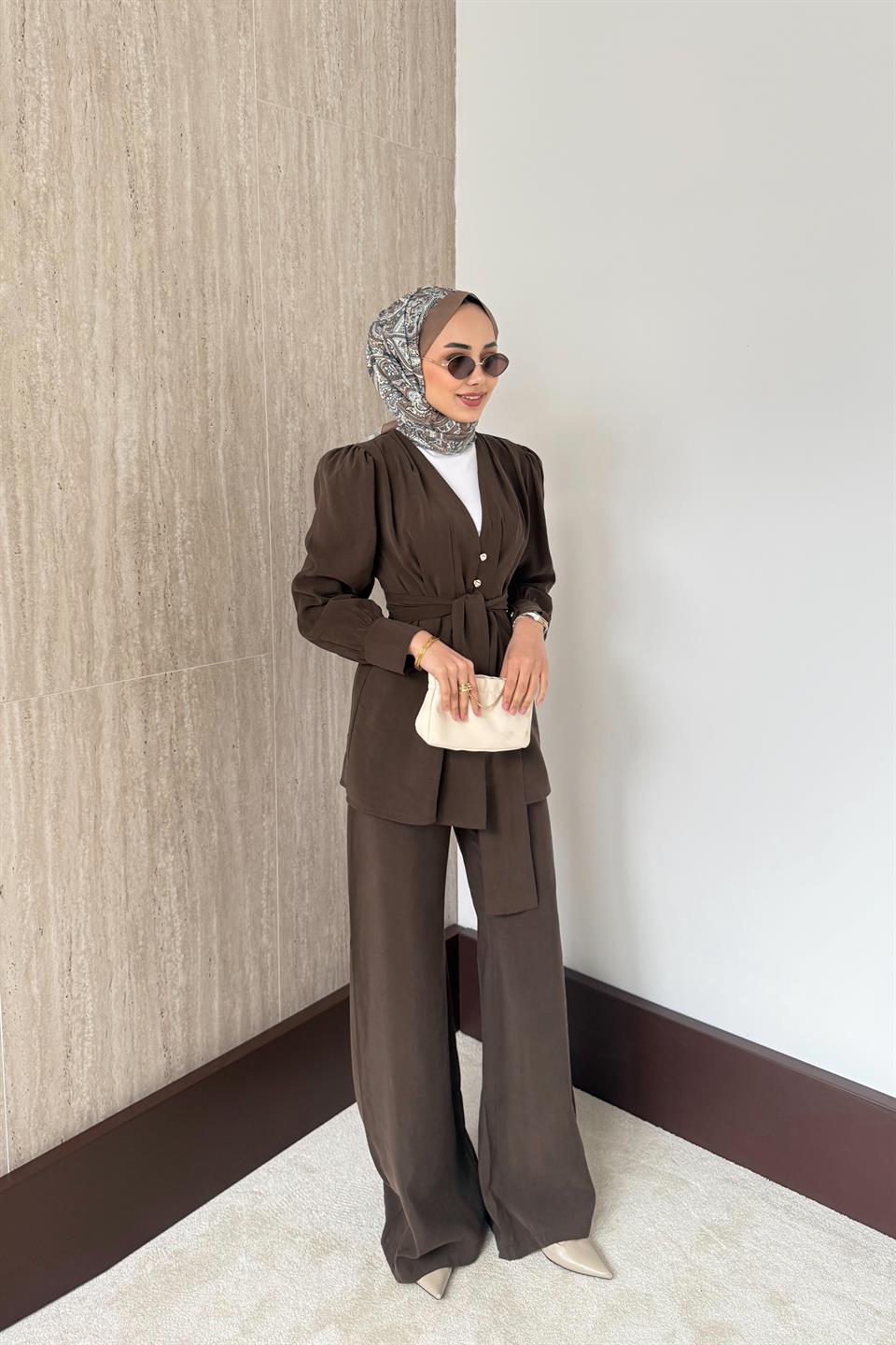 Belden Oturtmalı Model Pantolonlu Takım - Kahve