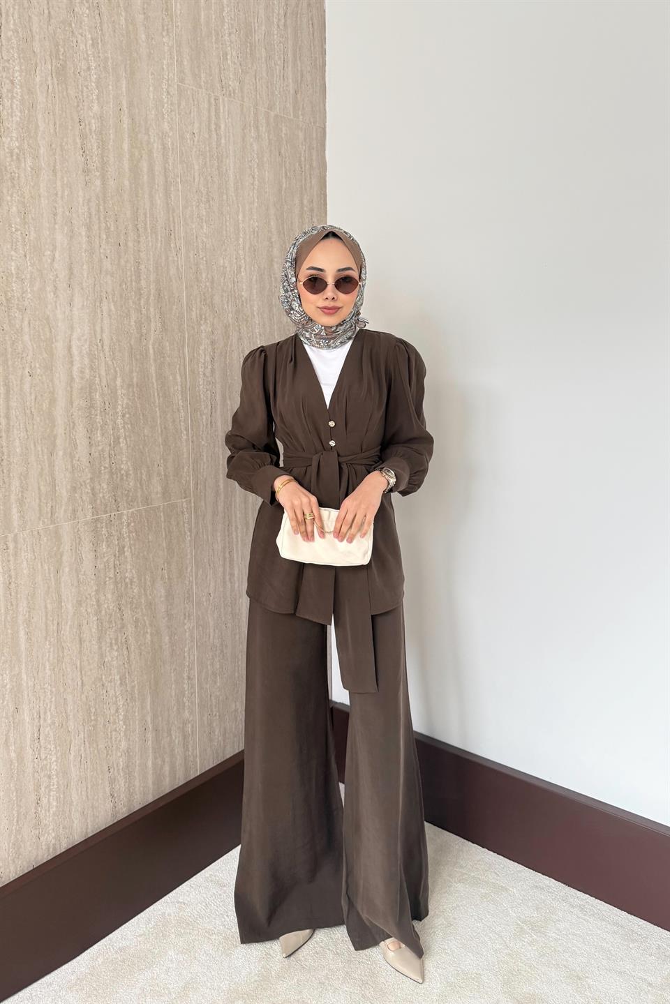 Belden Oturtmalı Model Pantolonlu Takım - Kahve
