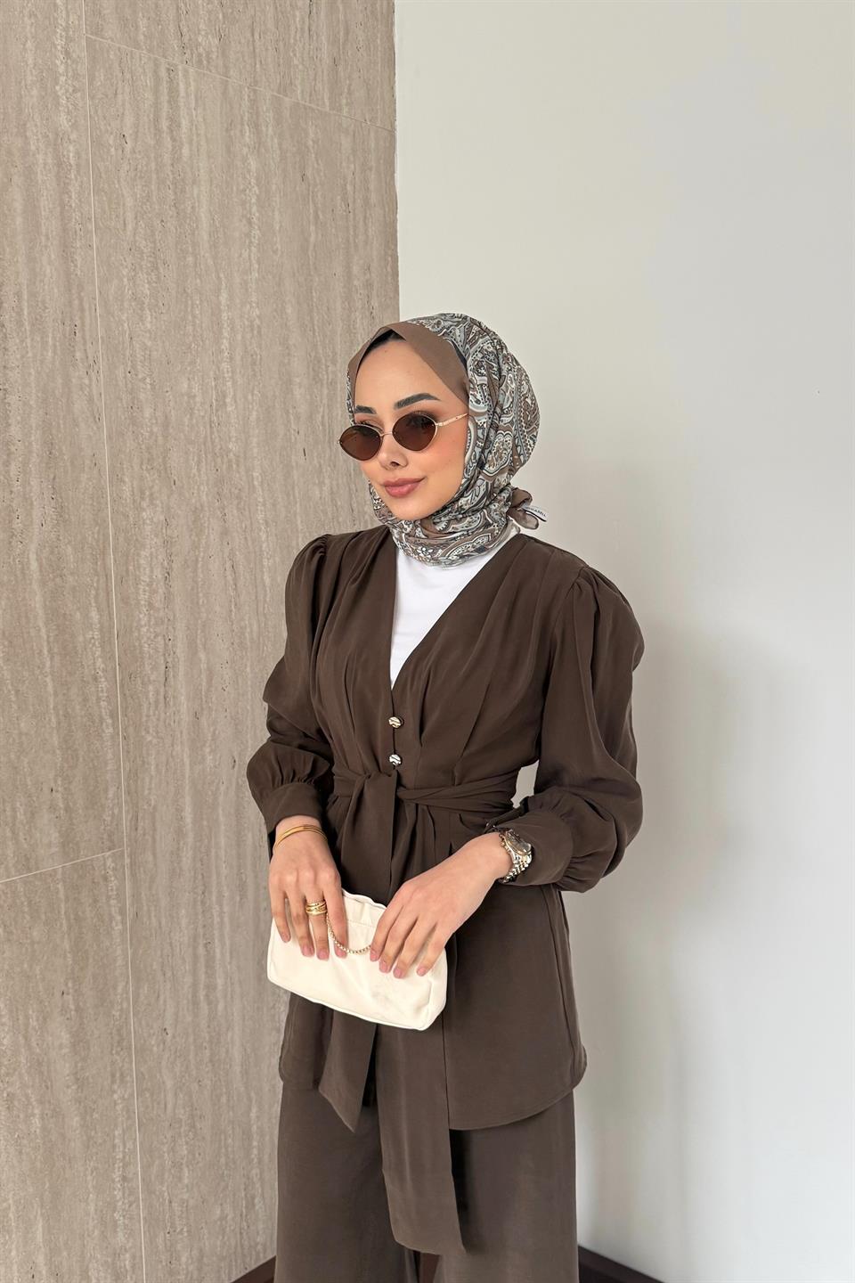 Belden Oturtmalı Model Pantolonlu Takım - Kahve