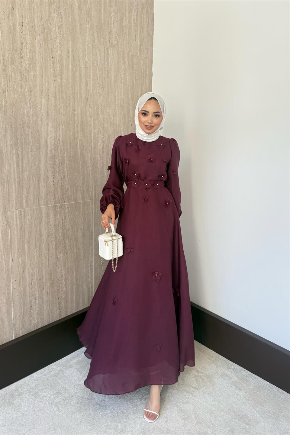 Çiçek Aksesuarlı Organze Elbise - Mürdüm