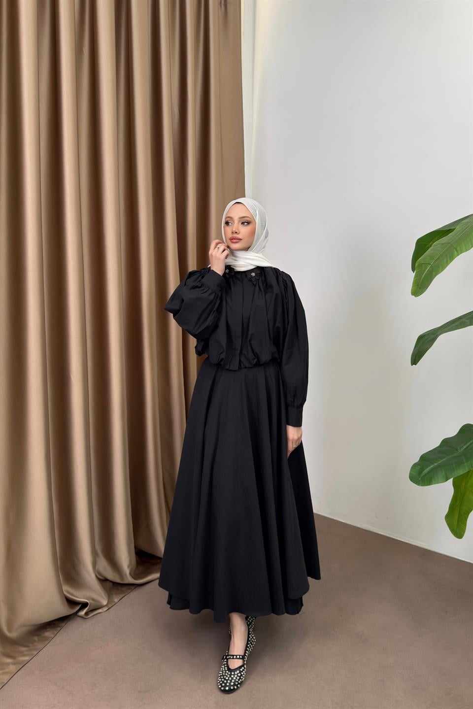 Çiçek Aksesuarlı Poplin Etekli Takım - Siyah