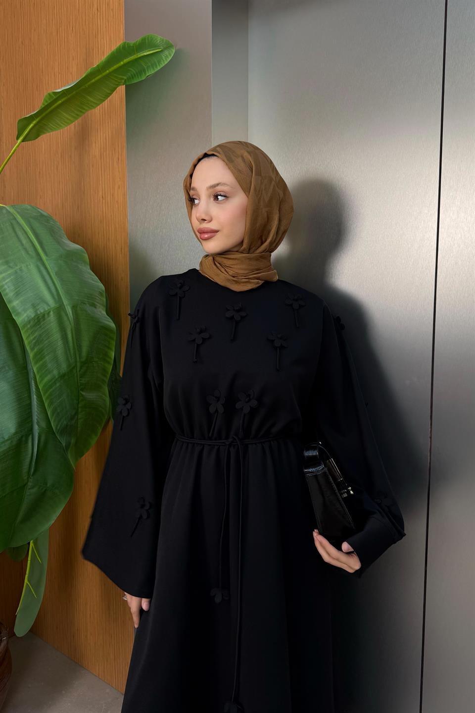 Flower Detailed Dress - Black