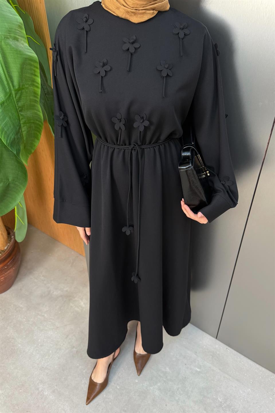 Flower Detailed Dress - Black