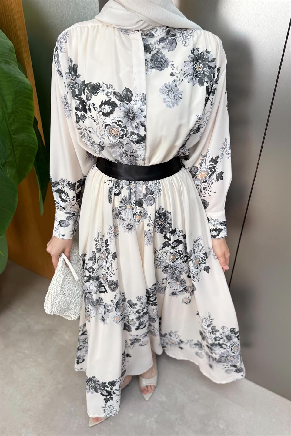 Çiçekli Desenli Bel Büzgülü Elbise - Siyah