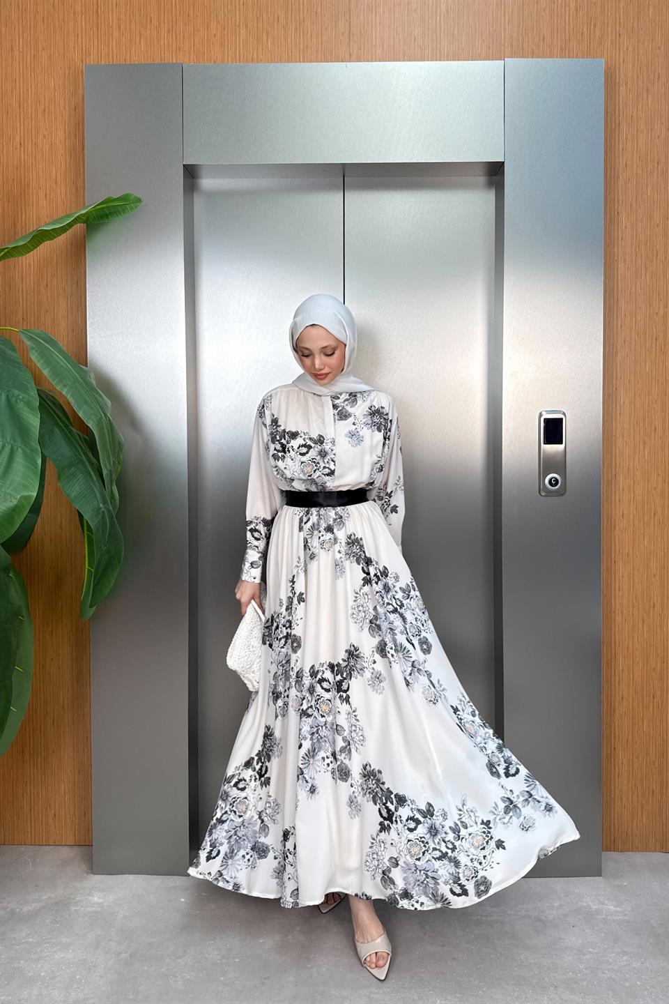 Çiçekli Desenli Bel Büzgülü Elbise - Siyah