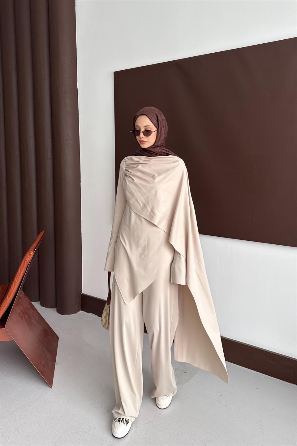 Degaje Yaka Pantolonlu Takım - Bej