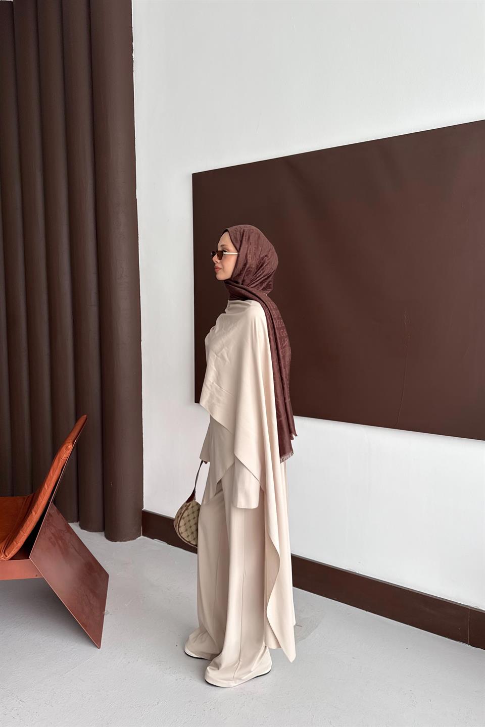 Degaje Yaka Pantolonlu Takım - Bej