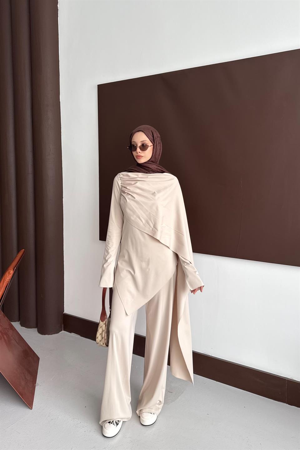 Degaje Yaka Pantolonlu Takım - Bej