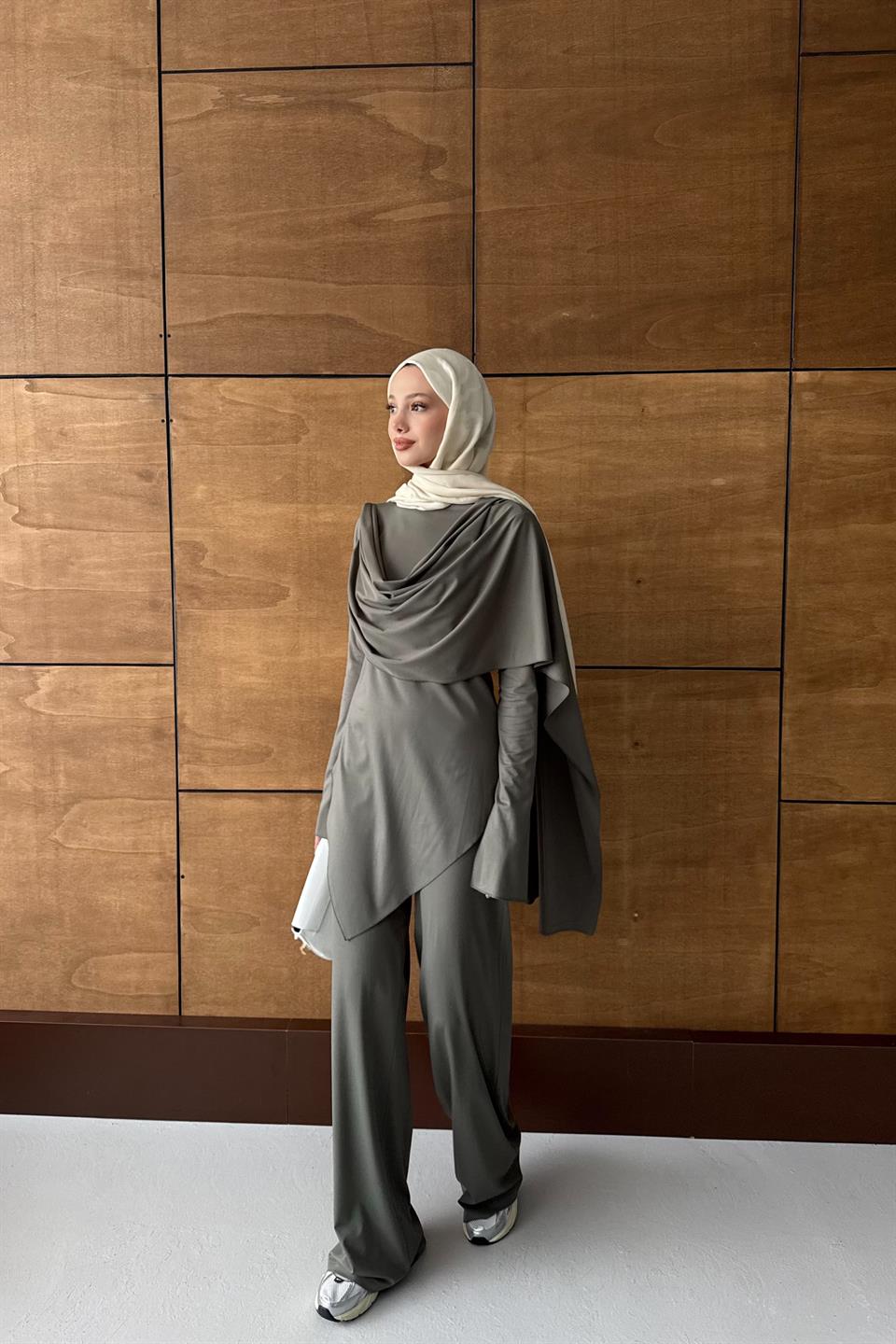 Degaje Yaka Pantolonlu Takım - Haki