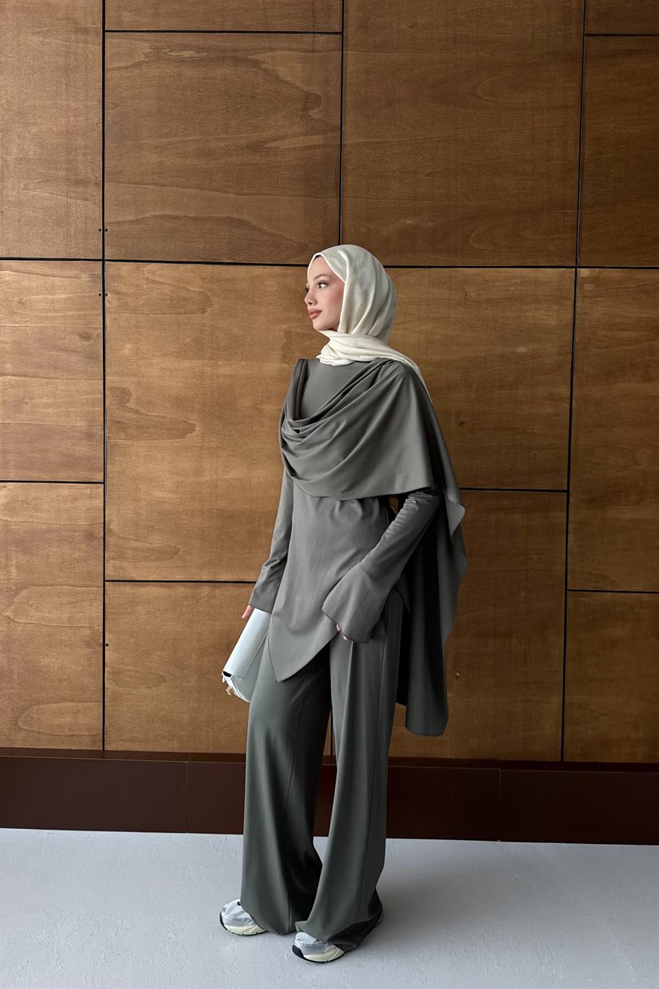 Degaje Yaka Pantolonlu Takım - Haki