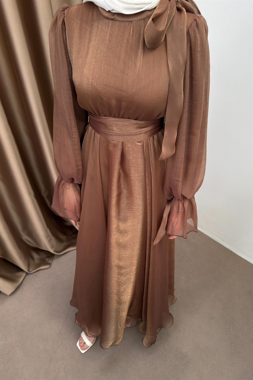 Fiyonk Bağlamalı Şifon Elbise - Kahve