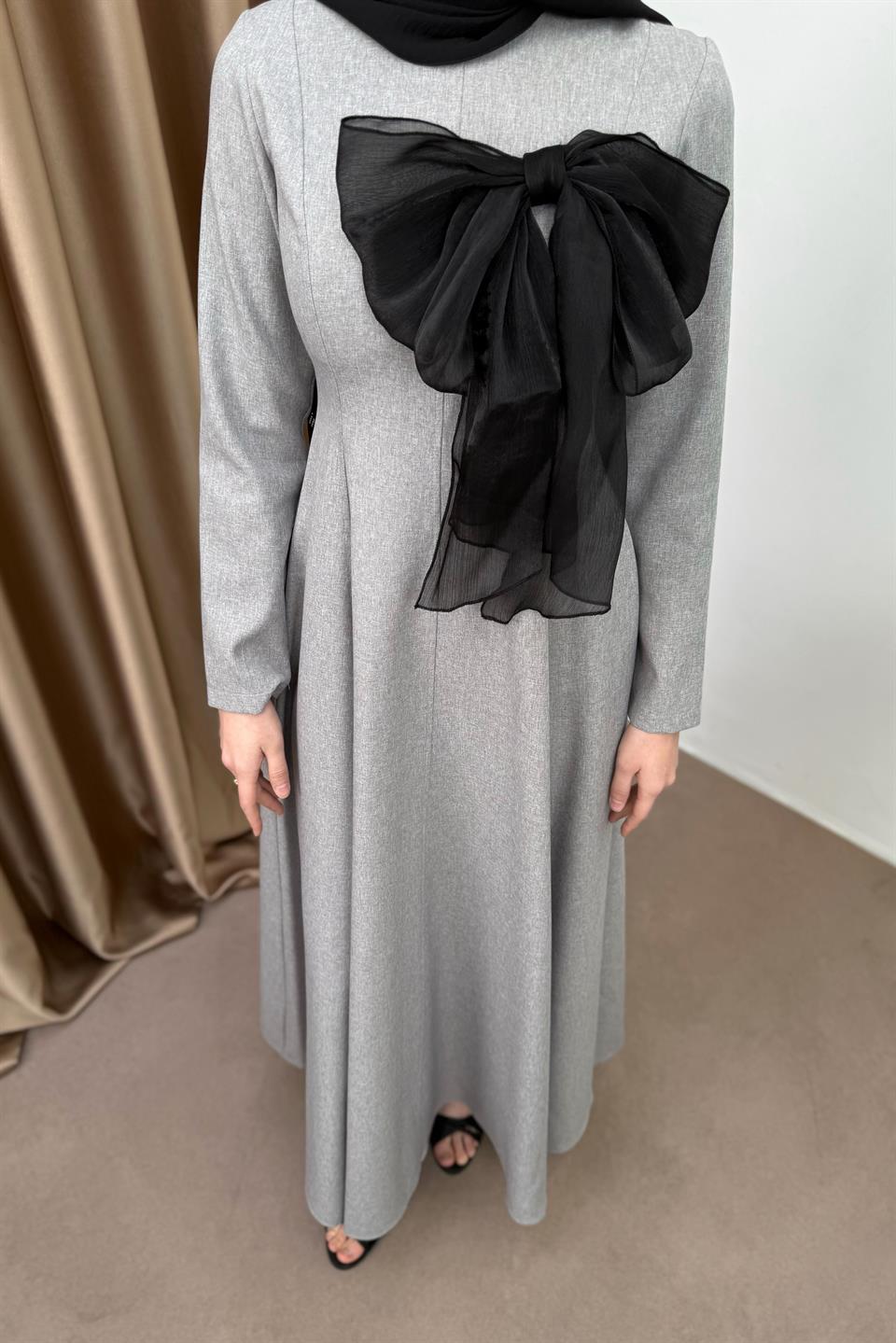 Fiyonklu Belden Oturtmalı Elbise - Gri