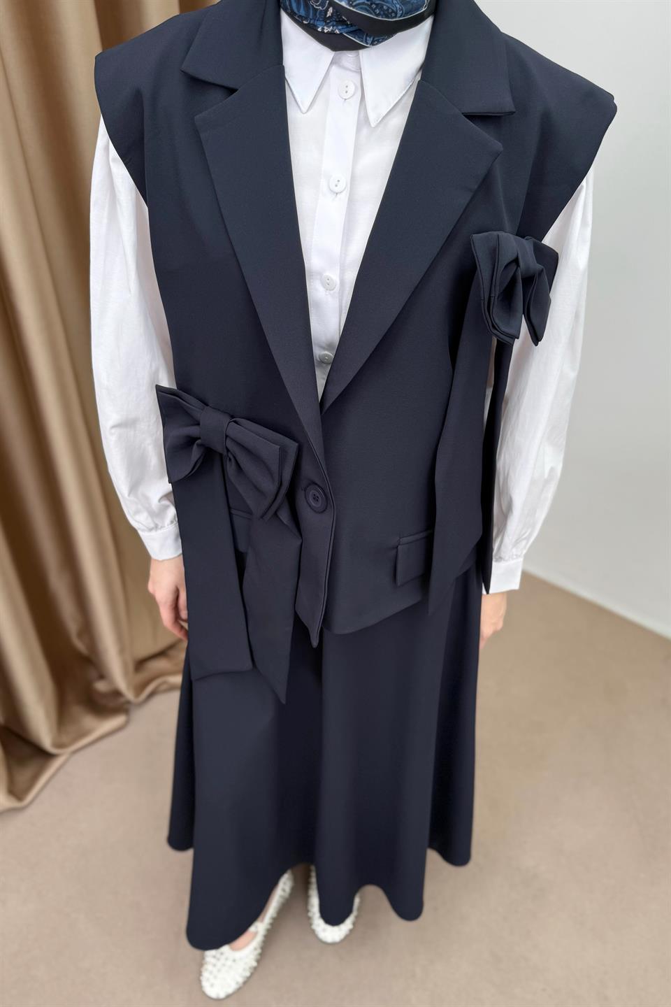 Fiyonklu Yelek Etekli Takım - Lacivert