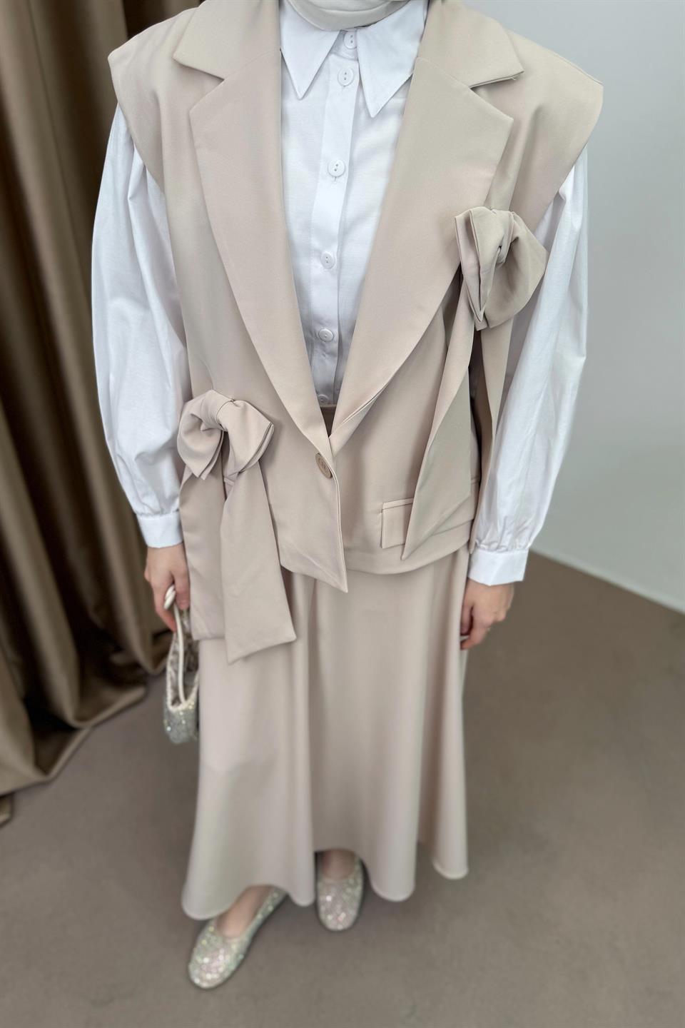 Fiyonklu Yelek Etekli Takım - Taş