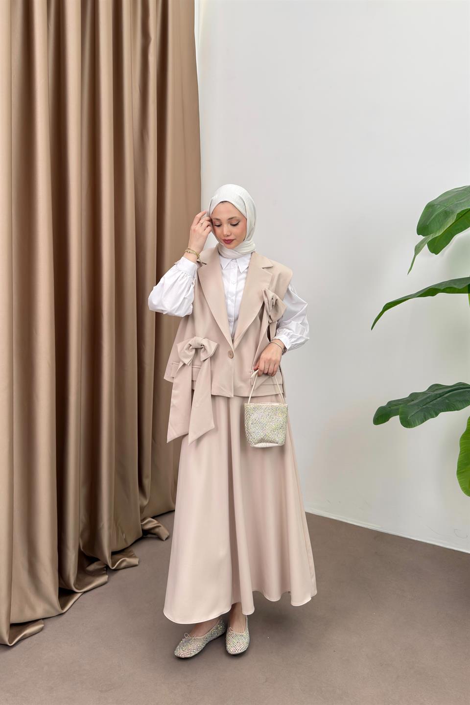 Fiyonklu Yelek Etekli Takım - Taş