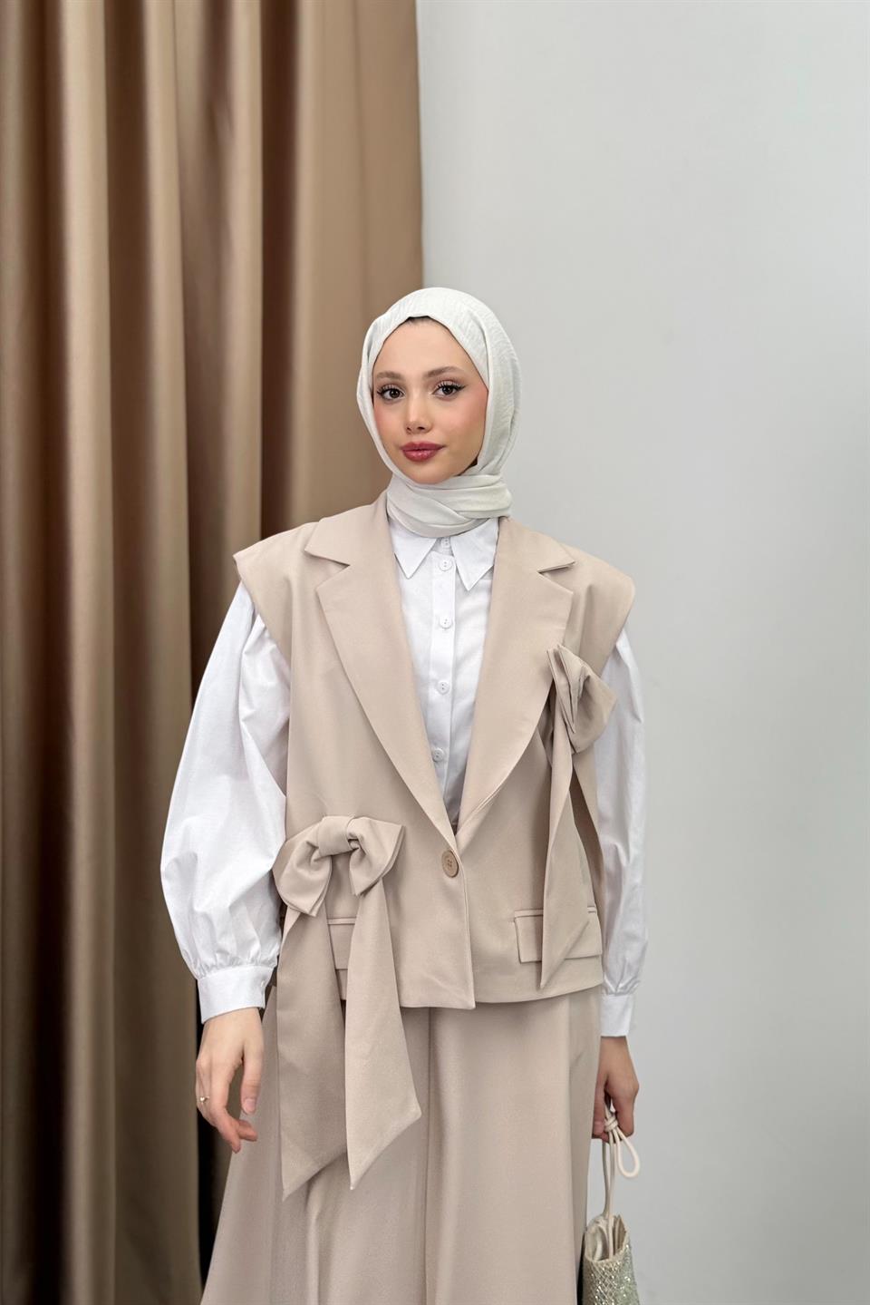 Fiyonklu Yelek Etekli Takım - Taş