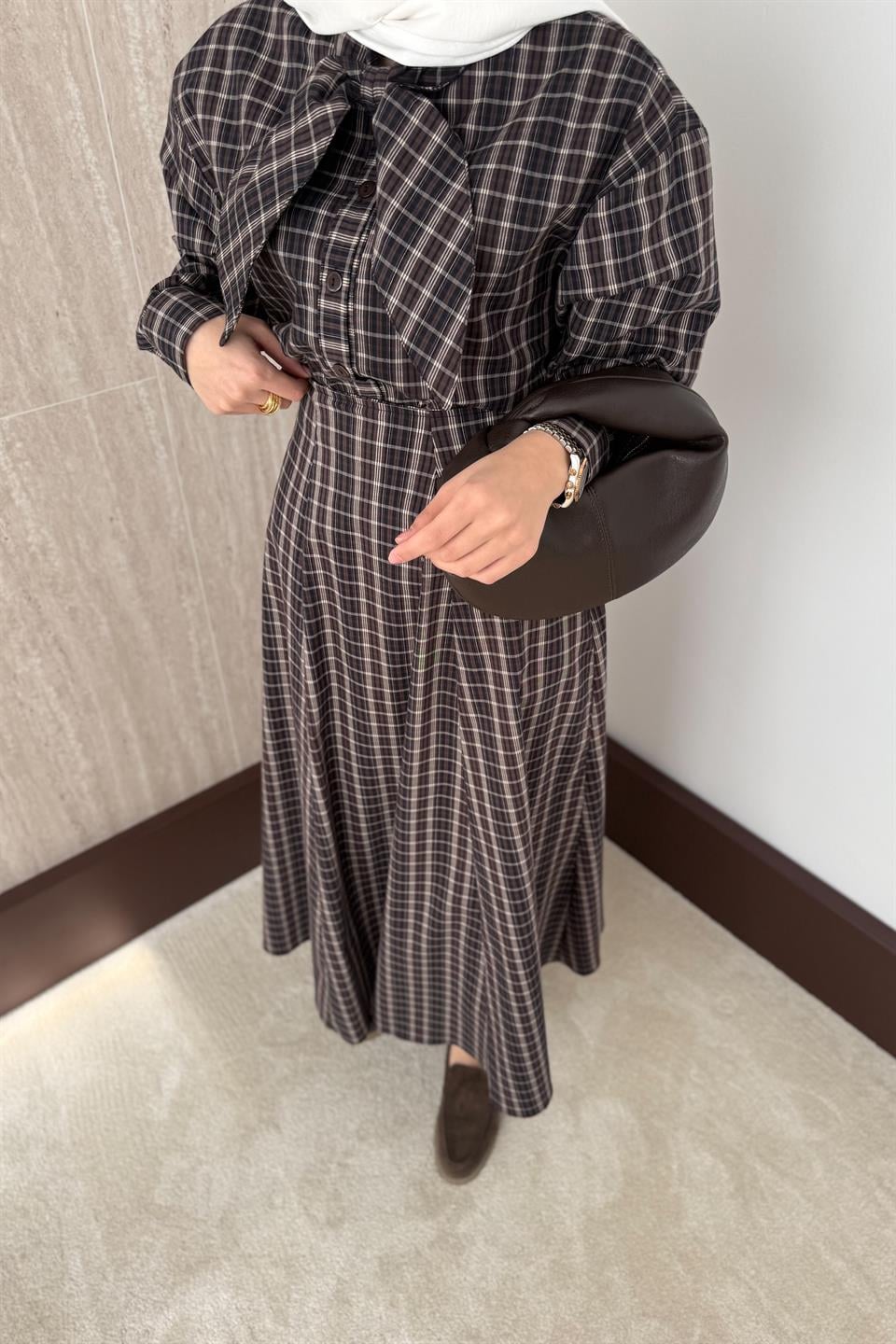 Fular Bağlamalı Ekose Etekli Takım - Kahve