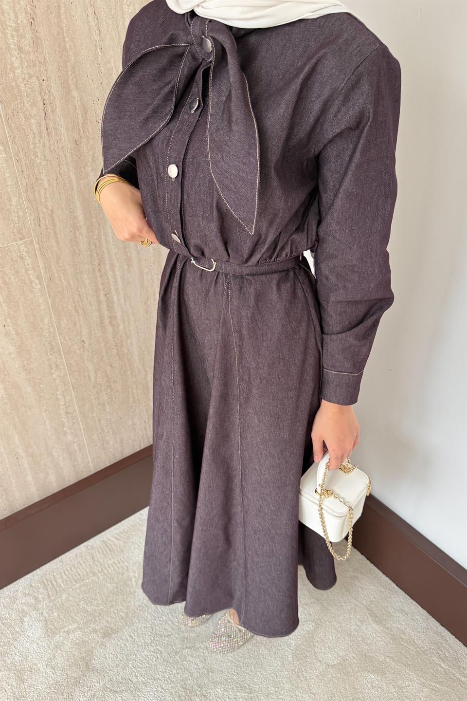 Fular Bağlamalı Kemerli Kot Elbise - Mürdüm