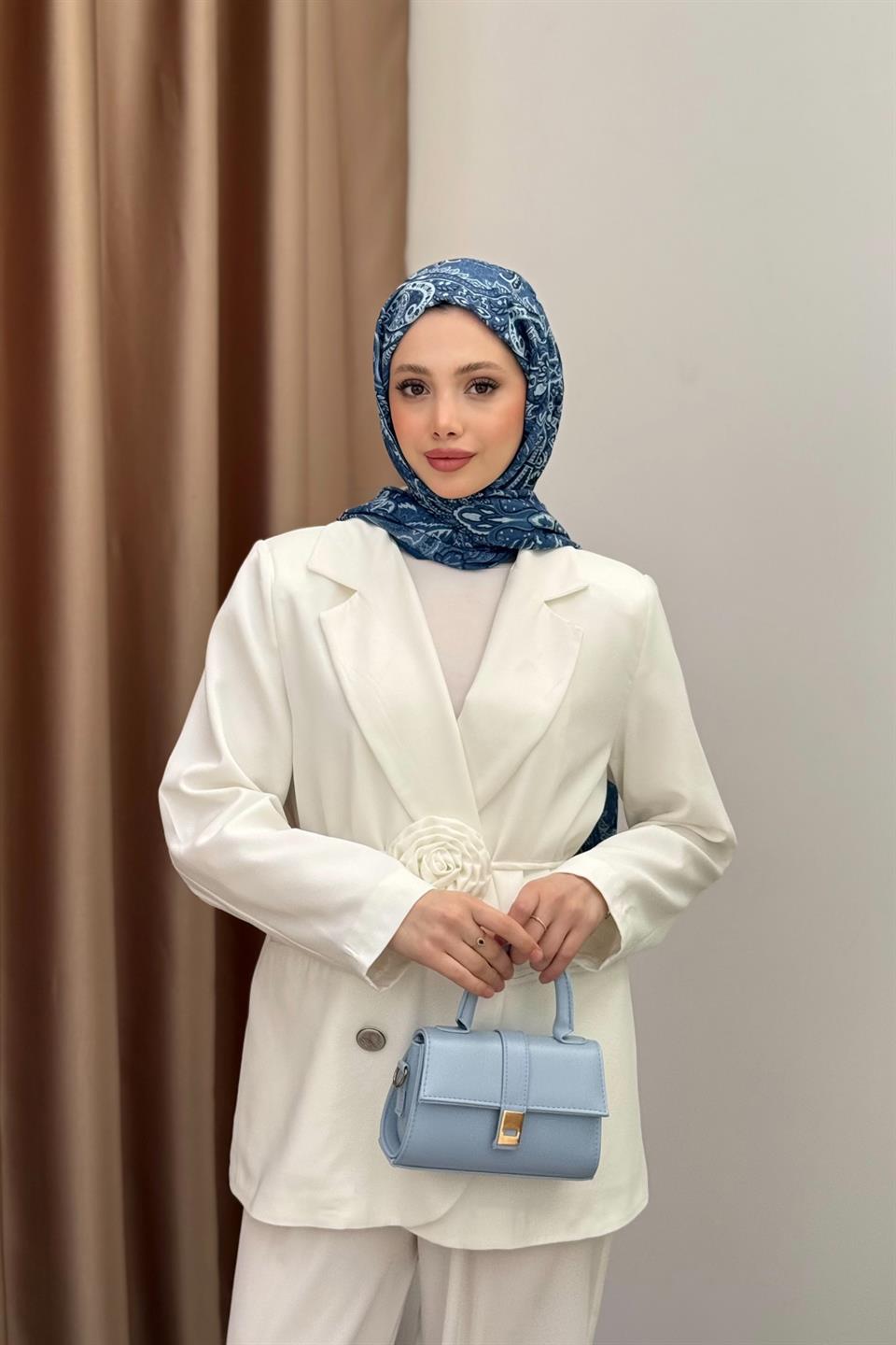 Rose Accessory Blazer Jacket Suit - White