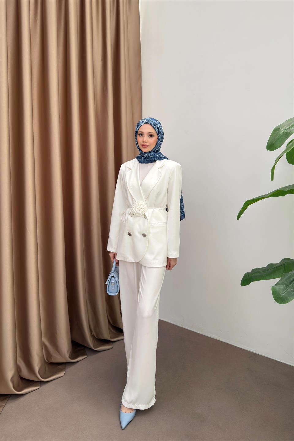 Rose Accessory Blazer Jacket Suit - White