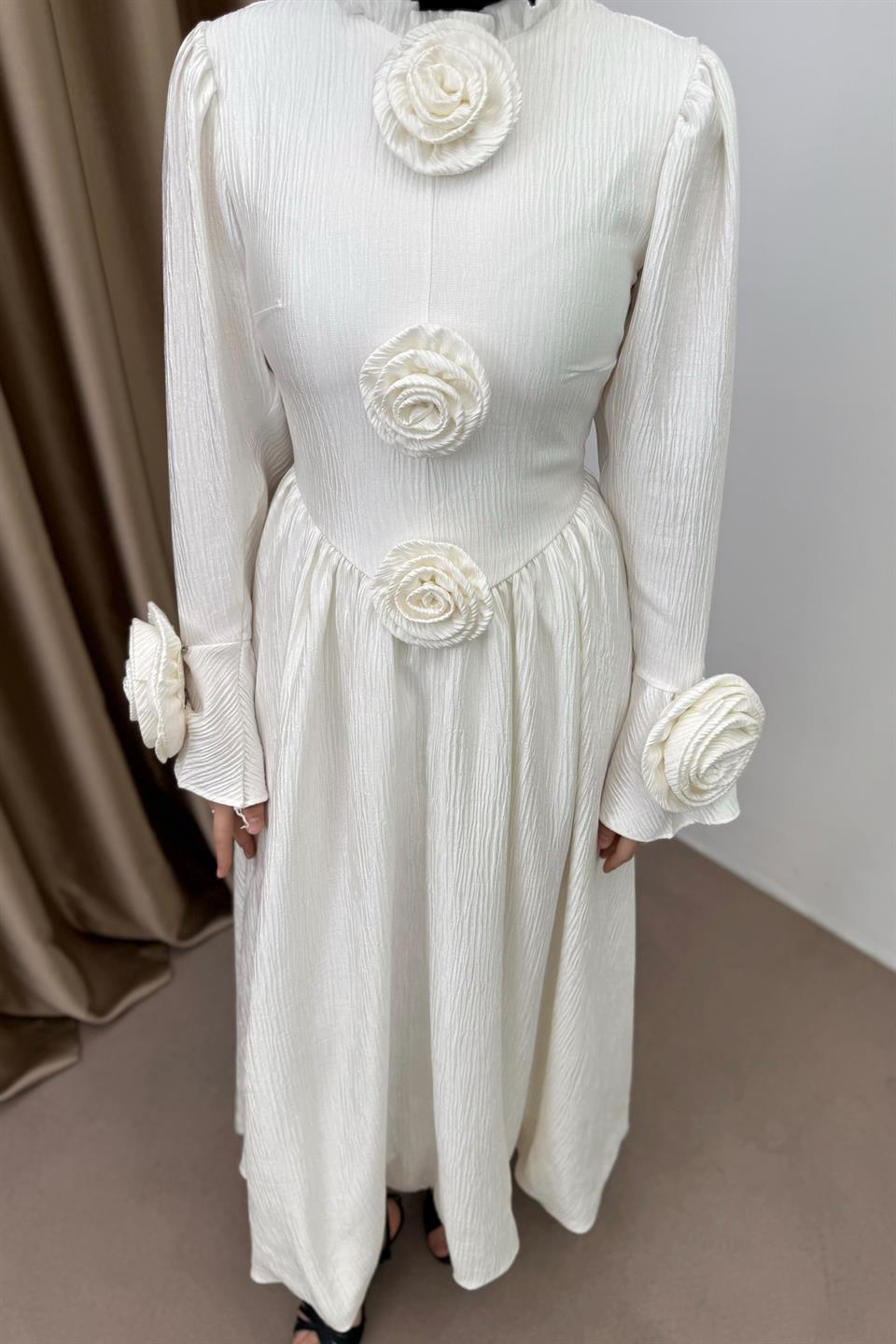 Gül Aksesuarlı Jakar Elbise - Ekru