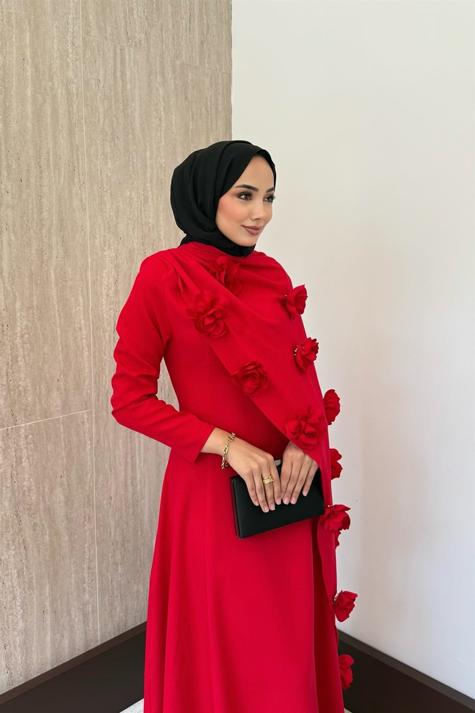 Gül Aksesuarlı Pelerinli Elbise - Kırmızı