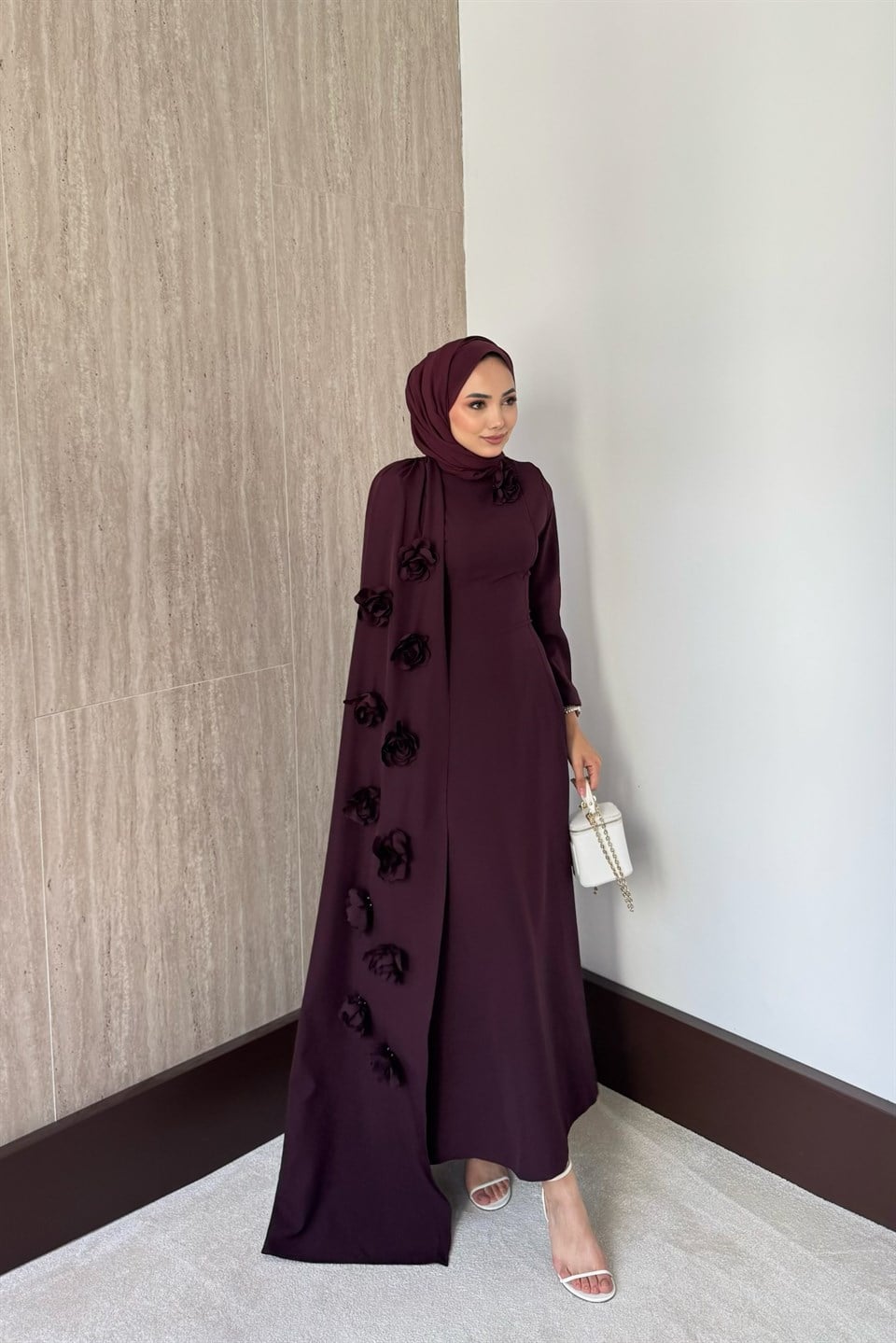 Gül Aksesuarlı Pelerinli Elbise - Mürdüm