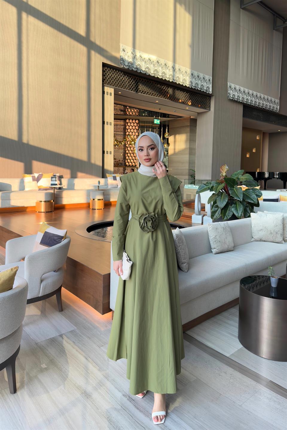 Gül Aksesuarlı Poplin Elbise - Haki