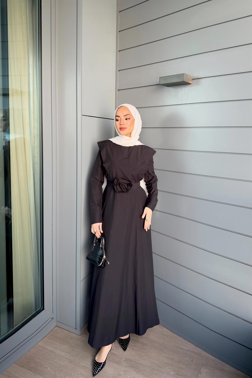 Gül Aksesuarlı Poplin Elbise - Siyah