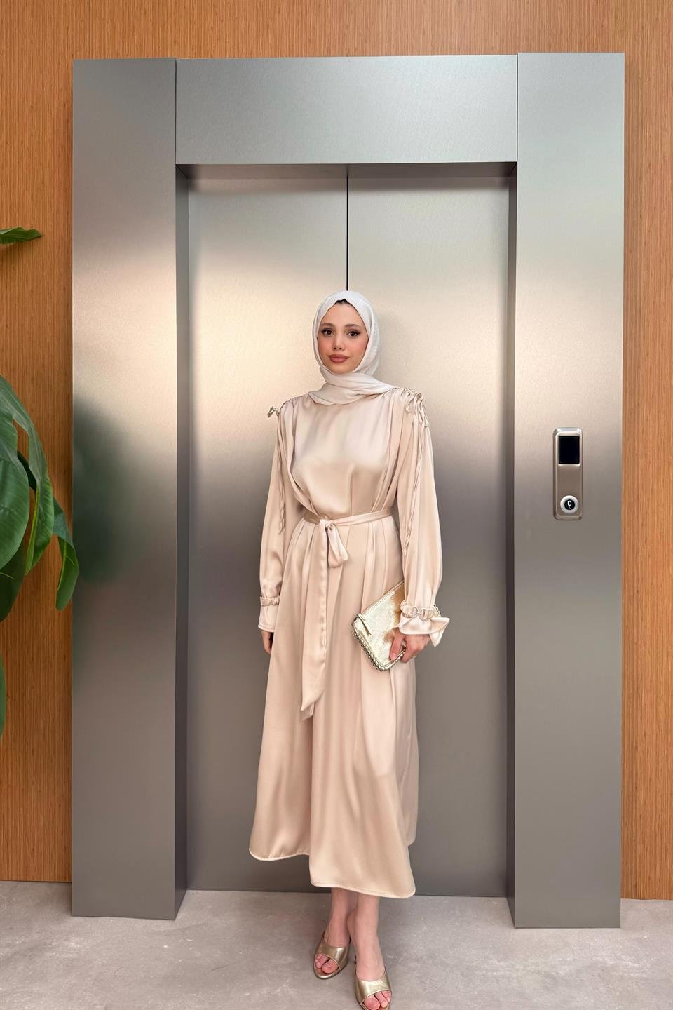 Kolu Lastik Aksesuarlı Elbise - Taş