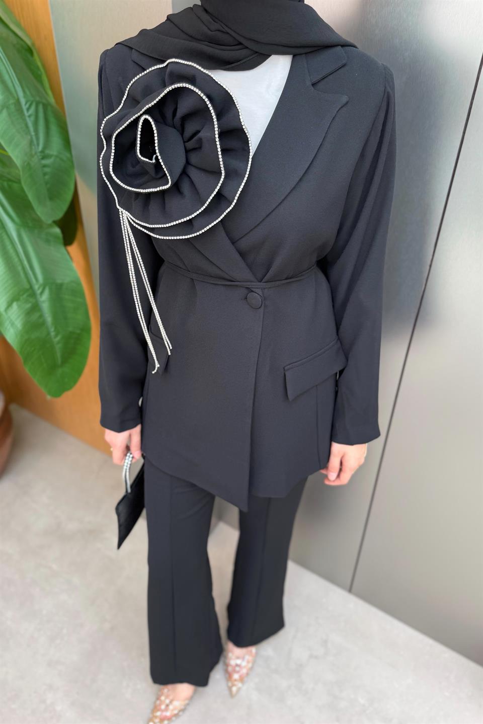 Double Breasted Floral Accessory Suit - Black