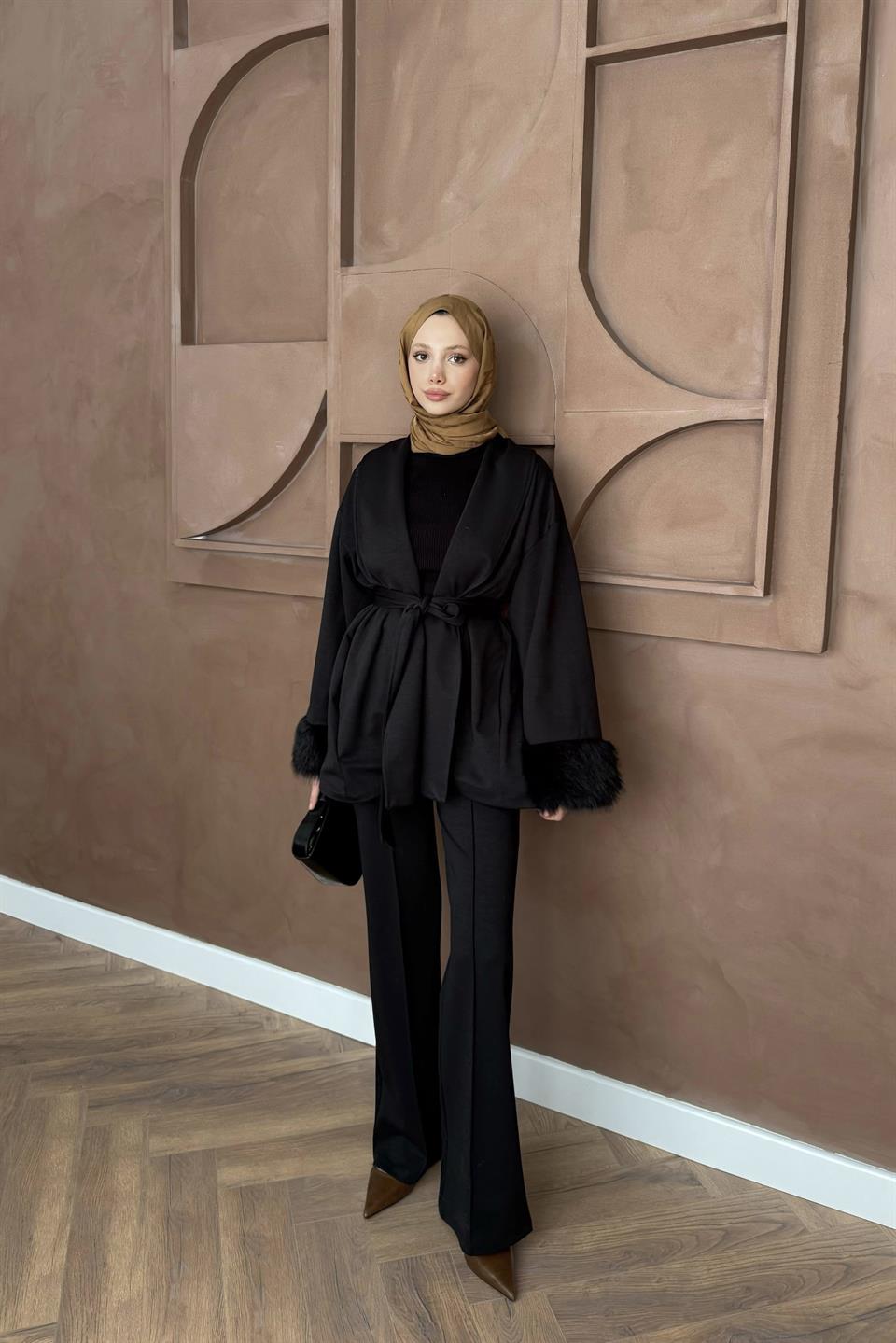 Kürk Kol Detaylı Pantolonlu Takım - Siyah